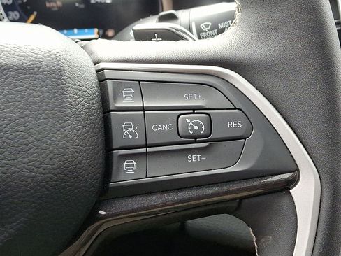 Used 2023 Jeep Grand Cherokee Altitude image 24