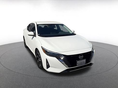 Used 2025 Nissan Sentra SV image 3
