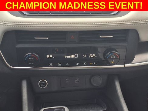 Used 2023 Nissan Rogue SV image 16