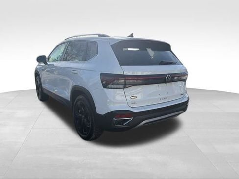 Certified 2025 Volkswagen Taos SEL w/ Black Wheel Plus Package image 7