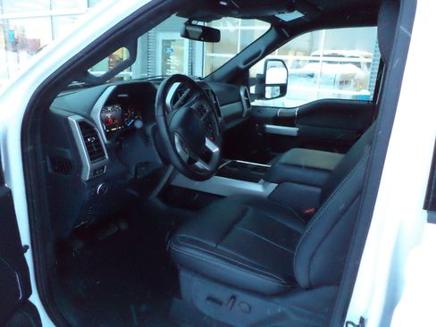 Used 2022 Ford F250 Lariat image 2