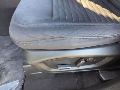 Used 2020 Ford Explorer XLT image 14