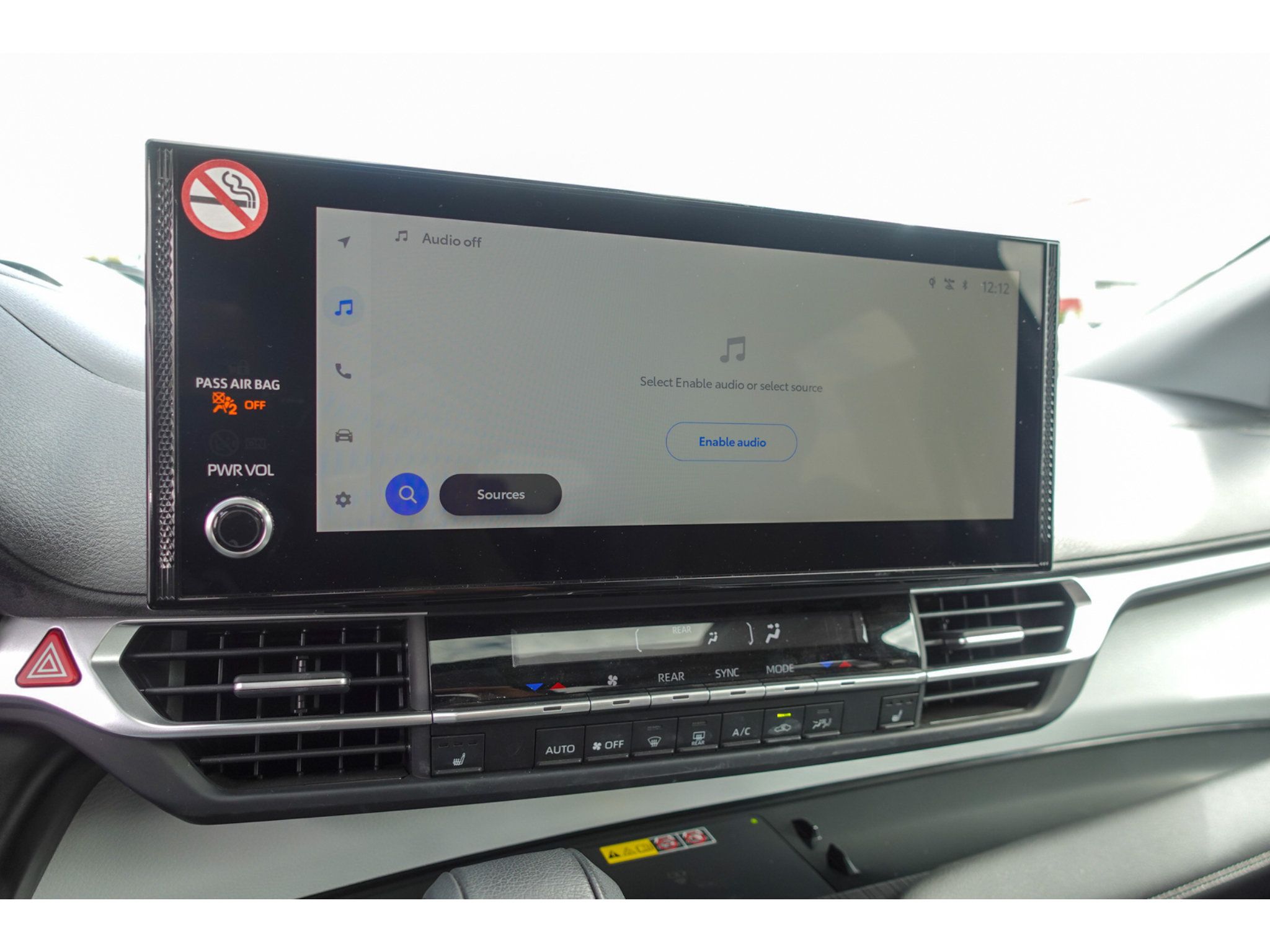 Certified 2025 Toyota Sienna XLE FWD image 17