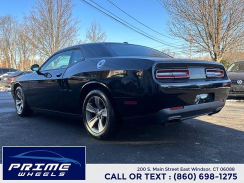 Used 2017 Dodge Challenger SXT image 5
