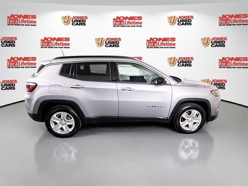 Used 2022 Jeep Compass Latitude image 16