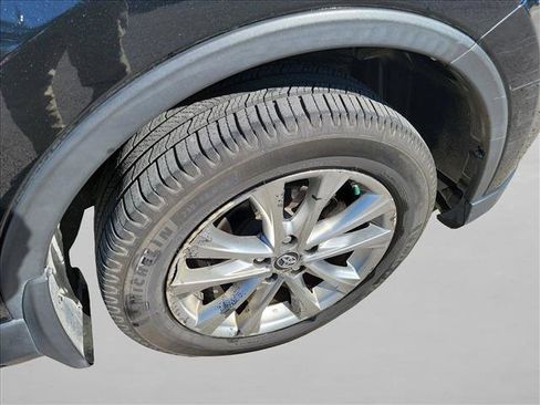 Used 2017 Toyota RAV4 Limited image 10