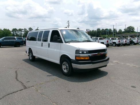 Used 2025 Chevrolet Express 3500 LT w/ LT Preferred Equipment Group RWD image 4