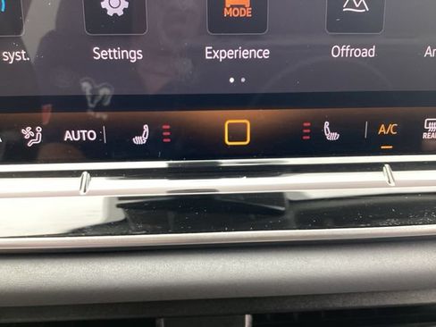 Used 2026 Volkswagen Tiguan SE AWD/4WD image 18