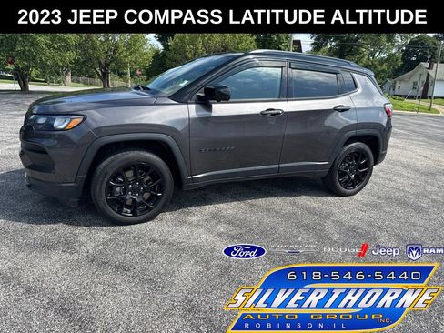 Used 2023 Jeep Compass Latitude w/ Sun and Sound Group AWD/4WD image 1