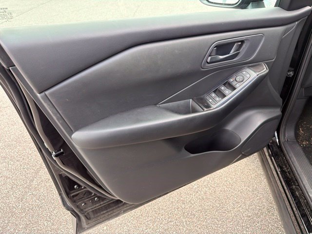 Used 2025 Nissan Rogue S AWD/4WD image 12