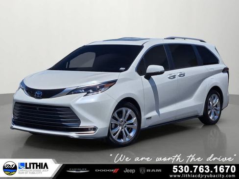Used 2021 Toyota Sienna Platinum FWD image 1