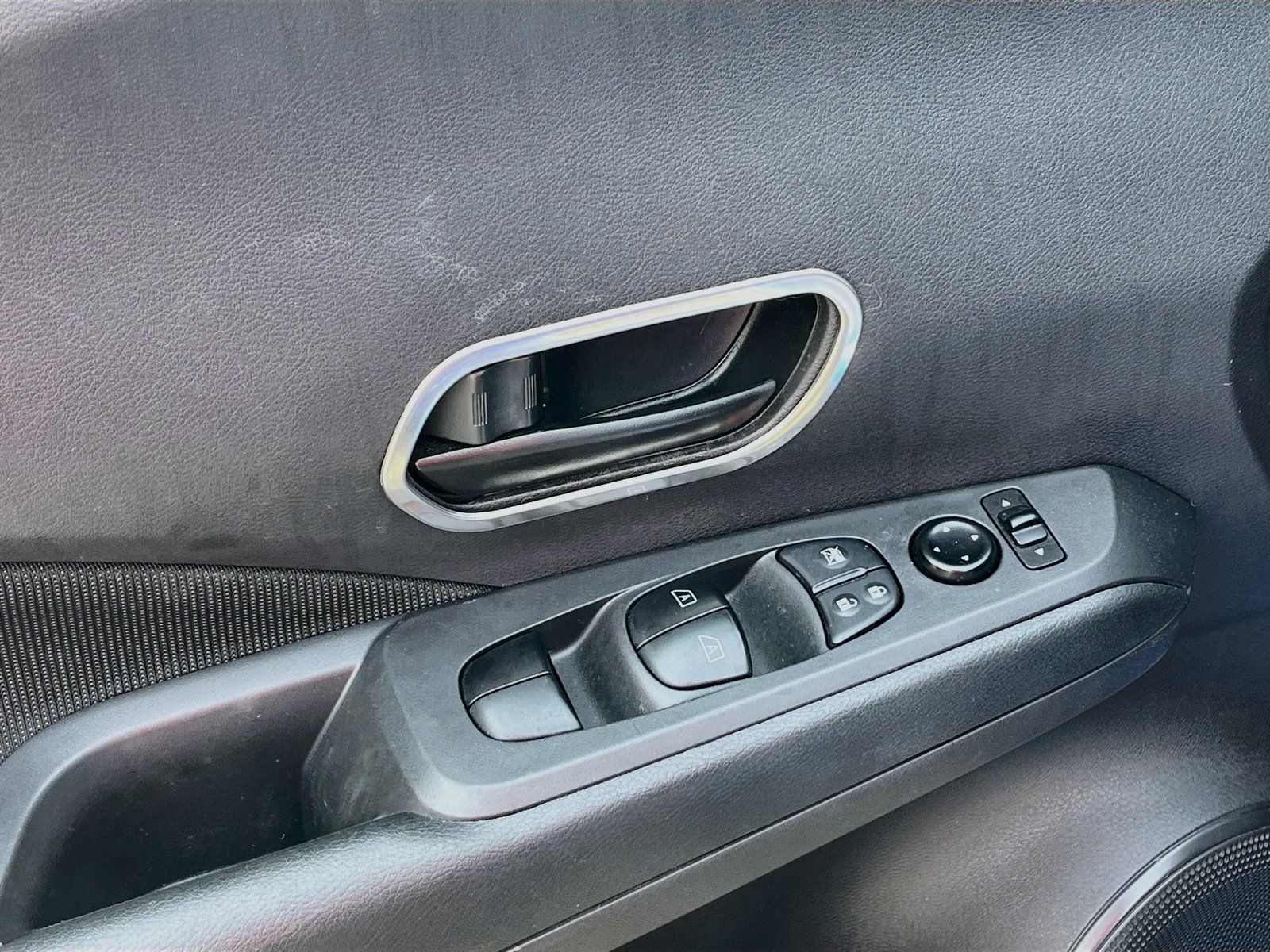 Used 2023 Nissan Kicks S FWD image 19