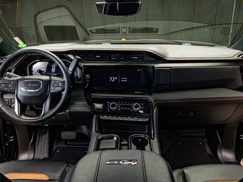 Used 2025 GMC Sierra 2500 AT4 image 19