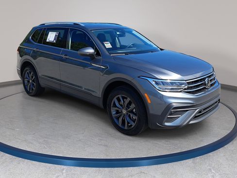 Used 2022 Volkswagen Tiguan SE FWD image 3