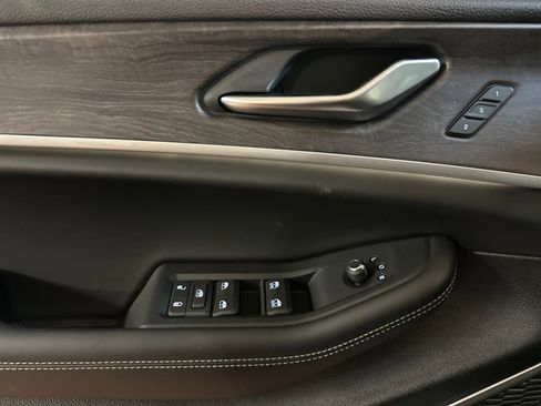 New 2025 Jeep Grand Cherokee Limited w/ Black Appearance Package image 10