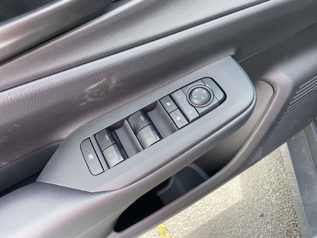 Used 2026 Toyota Prius Plug-In Hybrid FWD image 17