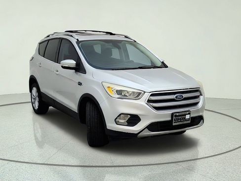 Used 2017 Ford Escape Titanium FWD image 4