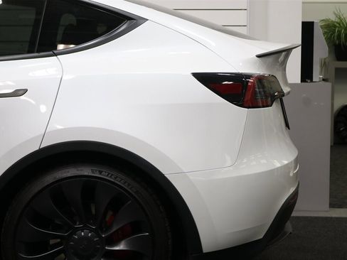 Used 2023 Tesla Model Y Performance image 45