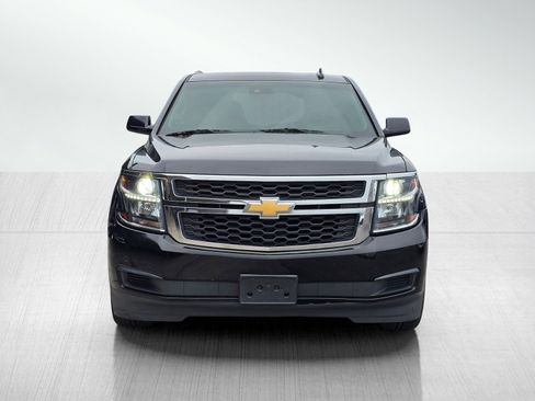 Used 2019 Chevrolet Suburban LT image 2