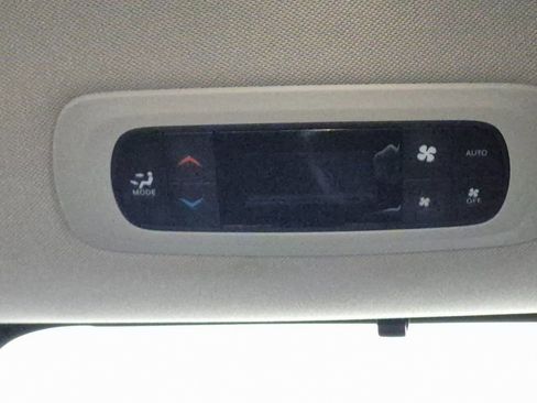 Used 2023 Chrysler Pacifica Touring-L image 22