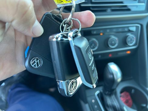 Used 2022 Volkswagen Atlas Cross Sport SE image 26