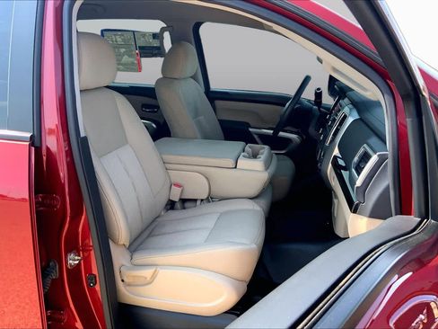 Used 2017 Nissan Titan SV RWD image 9