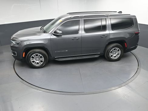 Used 2024 Jeep Wagoneer 2WD image 33