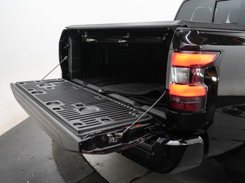 Used 2023 Nissan Frontier SV w/ SV Convenience Package AWD/4WD image 9