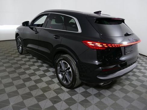 Certified 2025 Audi Q5 2.0T Premium Plus w/ Premium Plus image 5