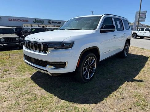 Used 2025 Jeep Wagoneer Series III w/ Premium Group I AWD/4WD image 3