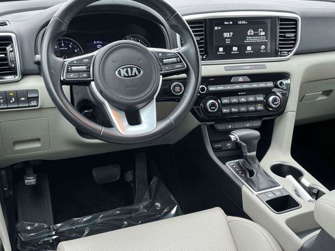 Used 2020 Kia Sportage EX image 2
