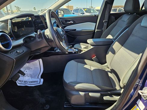 Used 2024 Chevrolet Trax LT w/ Driver Confidence Package image 17