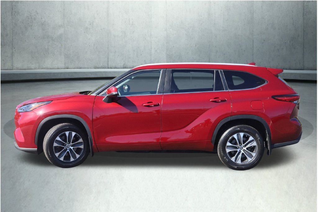 Used 2023 Toyota Highlander XLE AWD/4WD image 39