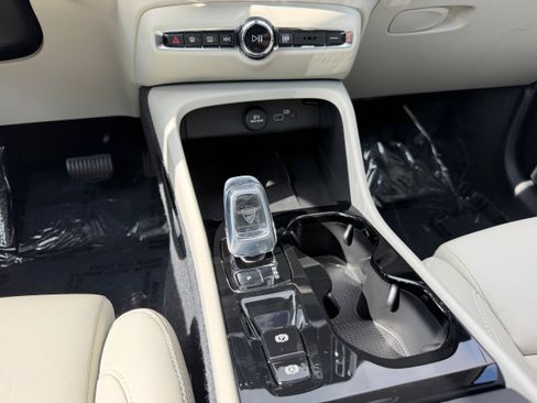 Certified 2026 Volvo XC40 B5 Plus AWD/4WD image 16