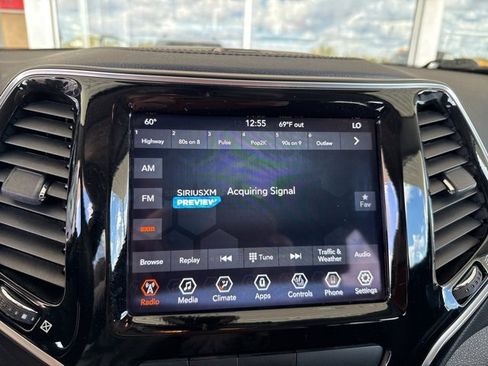 Used 2020 Jeep Cherokee Limited image 26