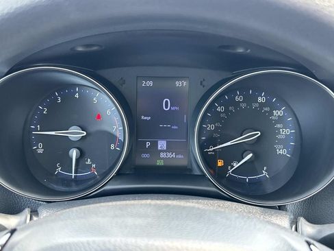 Used 2021 Toyota C-HR LE FWD image 31