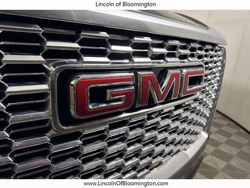 Used 2024 GMC Yukon XL Denali image 11