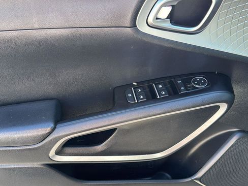 Used 2022 Kia Soul LX w/ Technology Package image 7