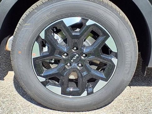 New 2025 Kia Sorento S image 2