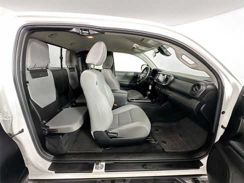 Certified 2022 Toyota Tacoma SR image 31