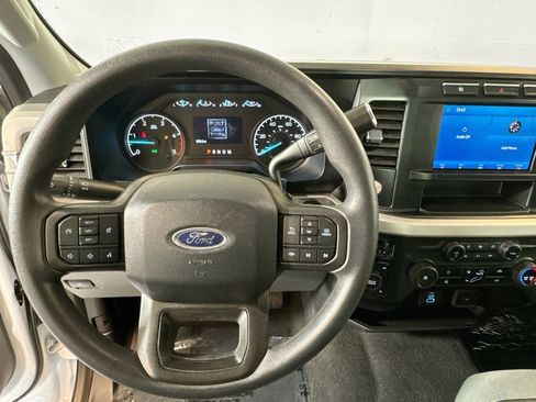 Used 2024 Ford F250 XLT image 11