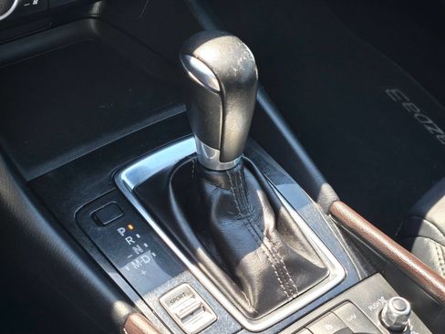 Used 2018 MAZDA MAZDA3 Touring FWD image 28