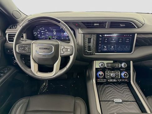 Used 2024 GMC Yukon Denali w/ Advanced Technology Package AWD/4WD image 26