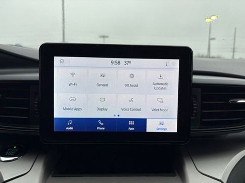 Used 2021 Ford Explorer XLT image 16