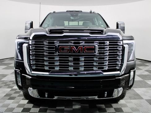 Used 2024 GMC Sierra 2500 Denali w/ Technology Package AWD/4WD image 2