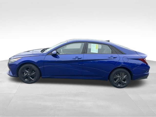 Used 2022 Hyundai Elantra SEL w/ Cargo Package FWD image 2