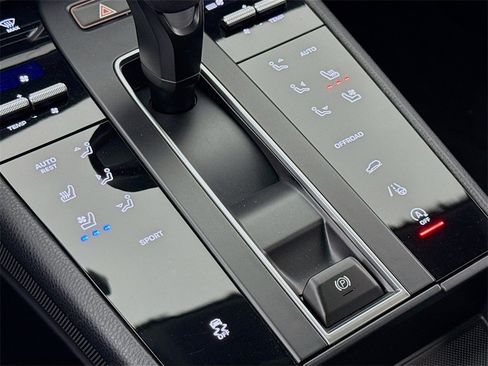 Used 2024 Porsche Macan image 22
