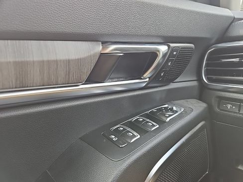 Certified 2025 Kia Telluride SX w/ SX Captain's Chair Package AWD/4WD image 19