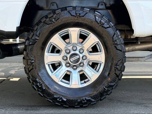 Used 2022 Ford F250 Lariat w/ Lariat Ultimate Package AWD/4WD image 11