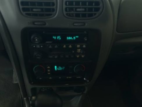 Used 2004 Buick Rainier CXL w/ Convenience Package AWD/4WD image 10